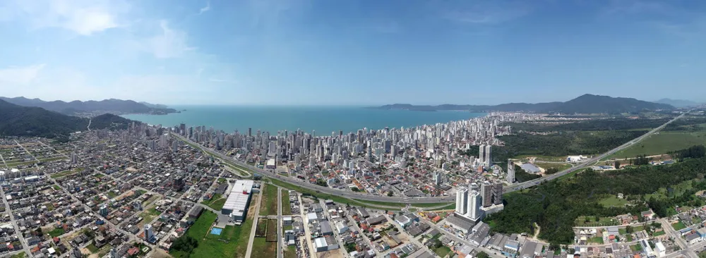 Apto. Diferenciado para venda no bairro Meia Praia em Itapema