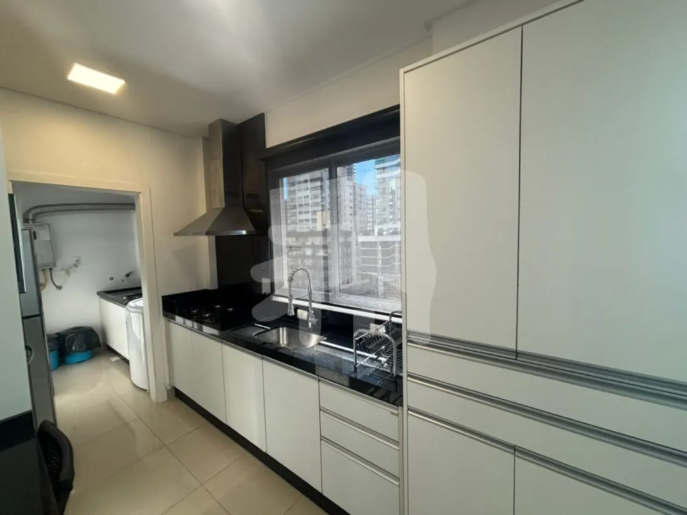 Apartamento 3 suítes para Venda no bairro Meia Praia em Itapema