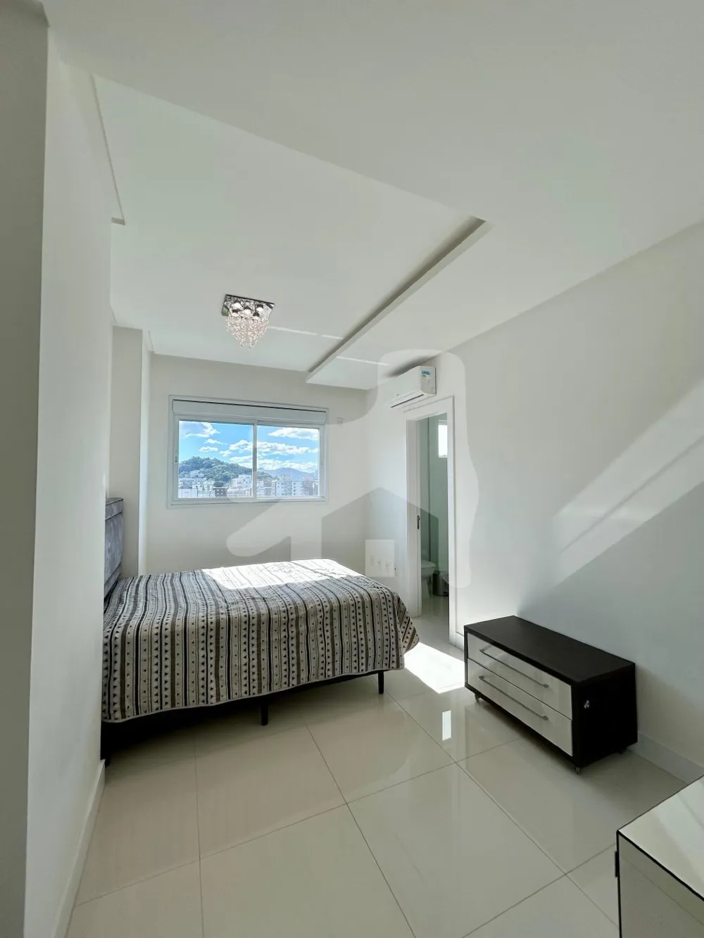 Apartamento 4 suítes para Venda no bairro Meia Praia em Itapema