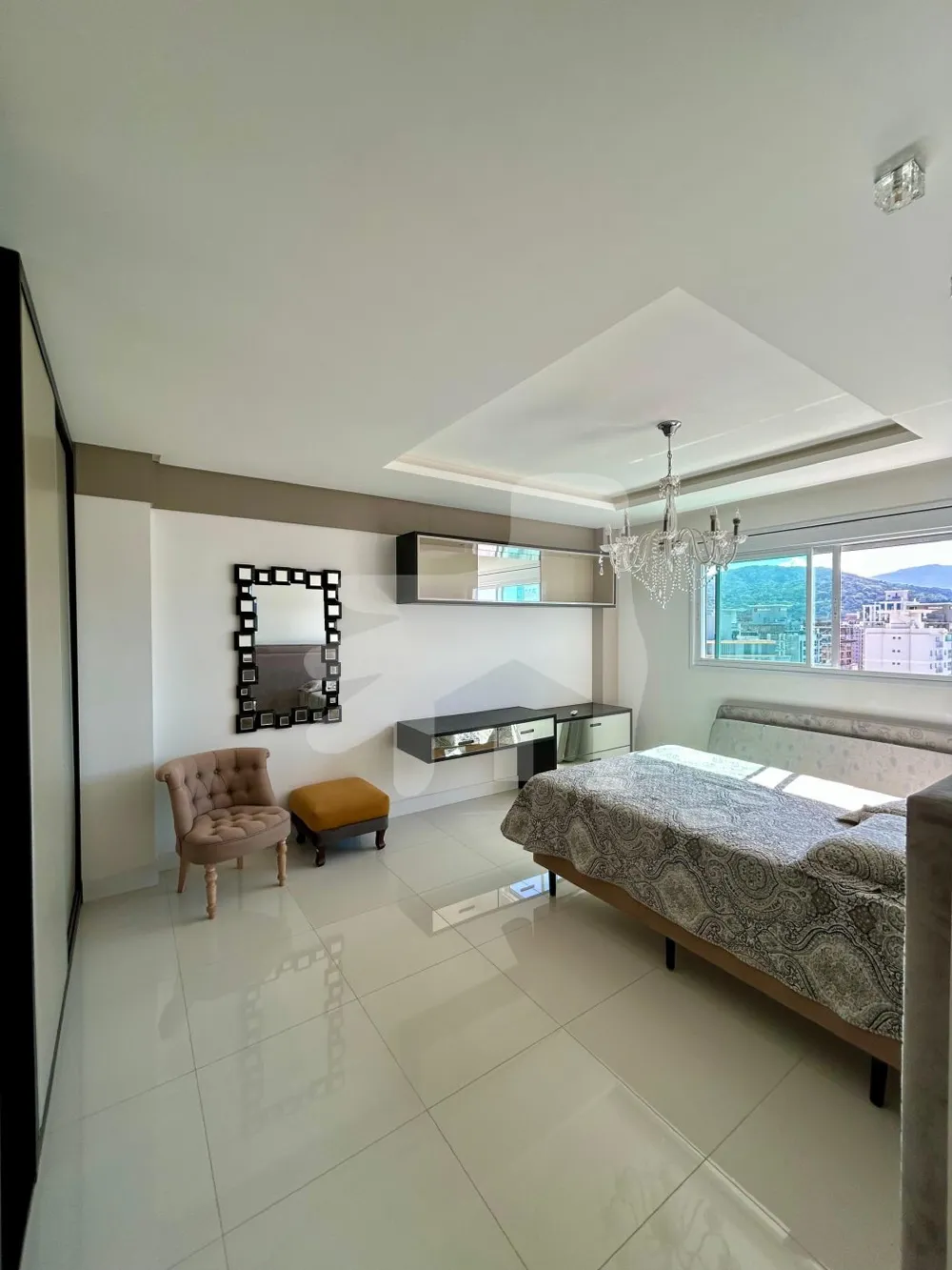 Apartamento 4 suítes para Venda no bairro Meia Praia em Itapema