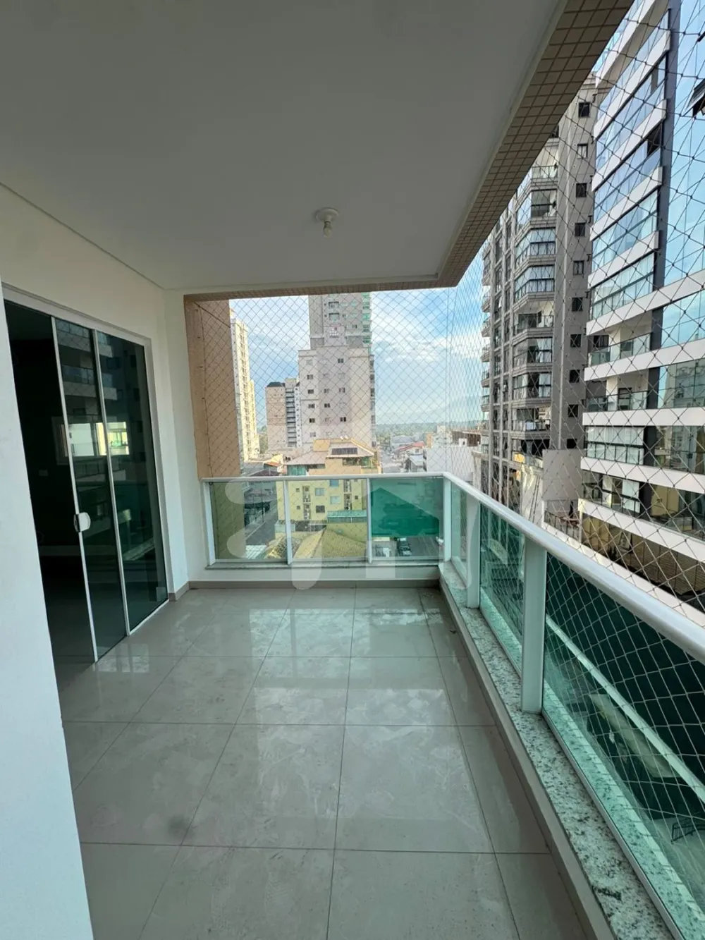 Apartamento 3 suítes para Venda no bairro Meia Praia em Itapema