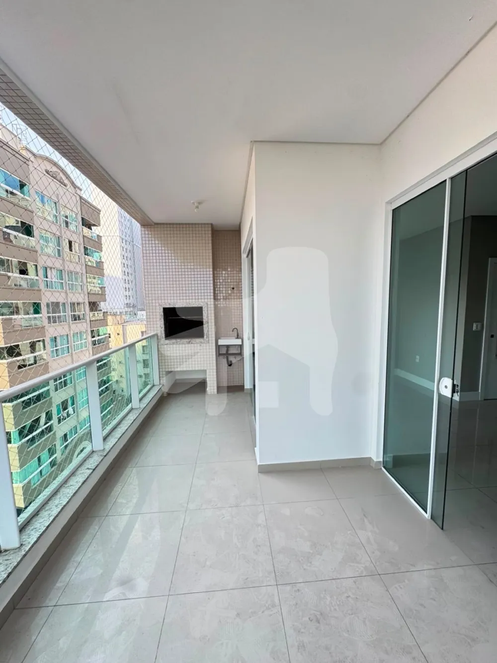 Apartamento 3 suítes para Venda no bairro Meia Praia em Itapema