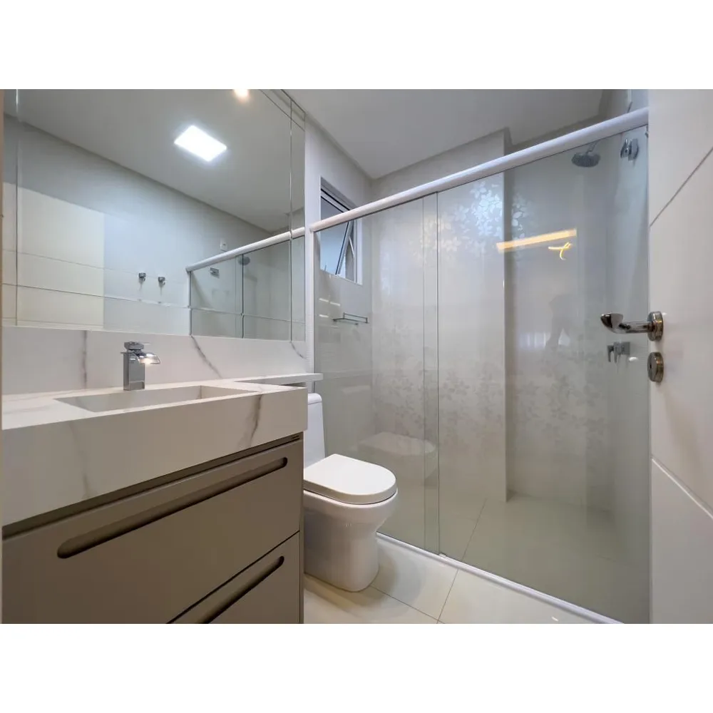 Lindo Apartamento Alto Padrão Frente a Avenida com Vista Mar Finamente Mobiliado