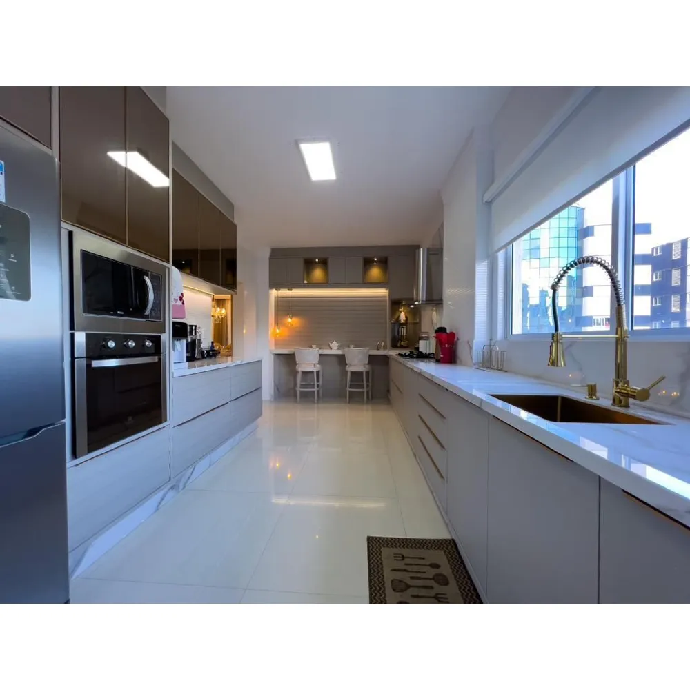 Lindo Apartamento Alto Padrão Frente a Avenida com Vista Mar Finamente Mobiliado