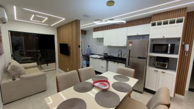 Apartamento novo mobiliado (frente rua e andar alto) 1 suíte + 02 dormitórios