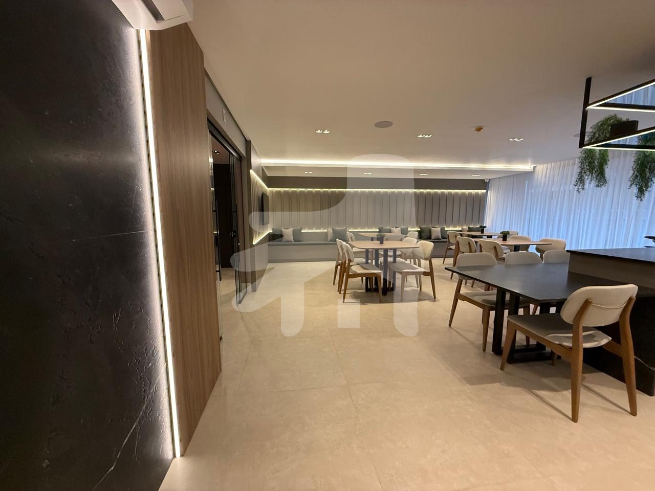 Apartamento novo mobiliado (frente rua e andar alto) 1 suíte + 02 dormitórios