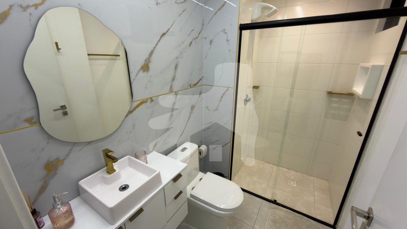 Apartamento novo mobiliado (frente rua e andar alto) 1 suíte + 02 dormitórios
