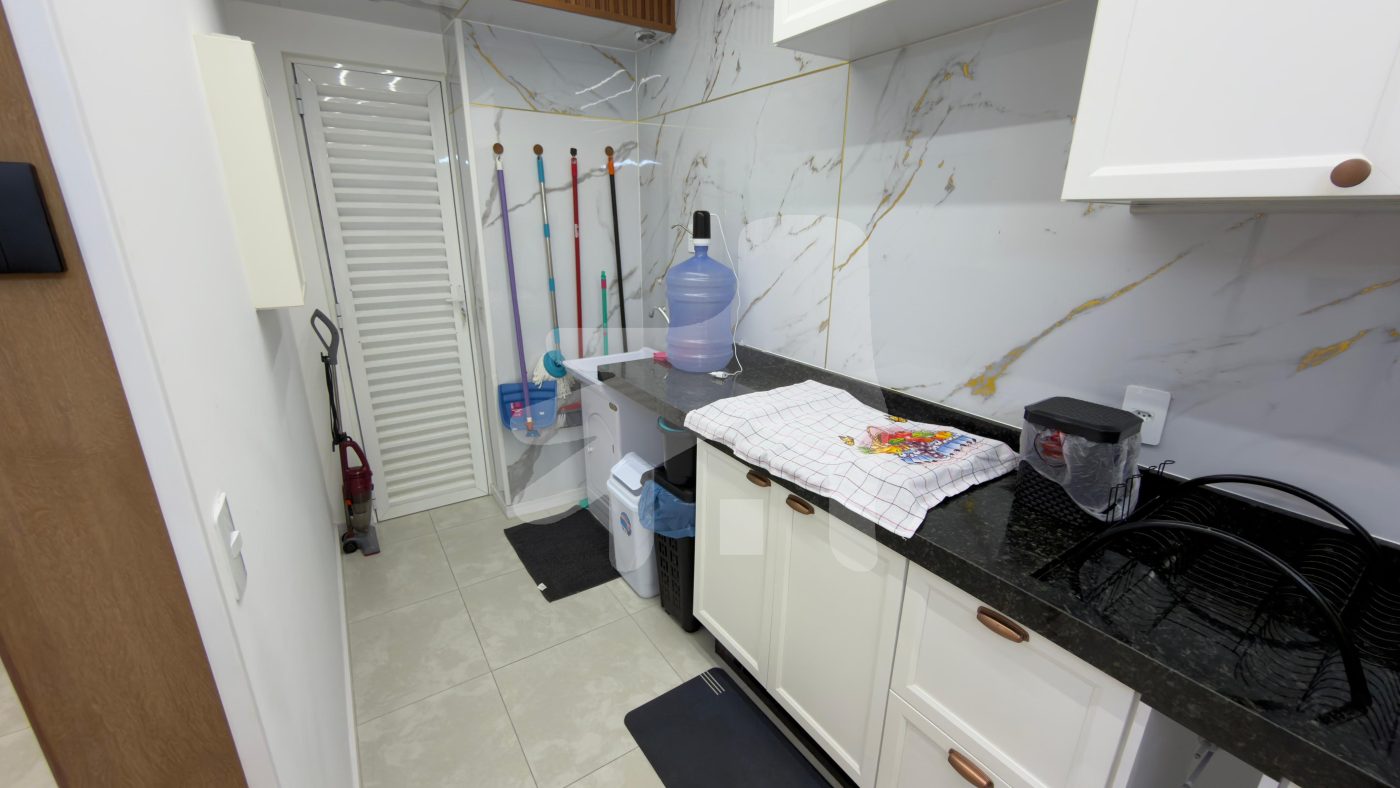 Apartamento novo mobiliado (frente rua e andar alto) 1 suíte + 02 dormitórios