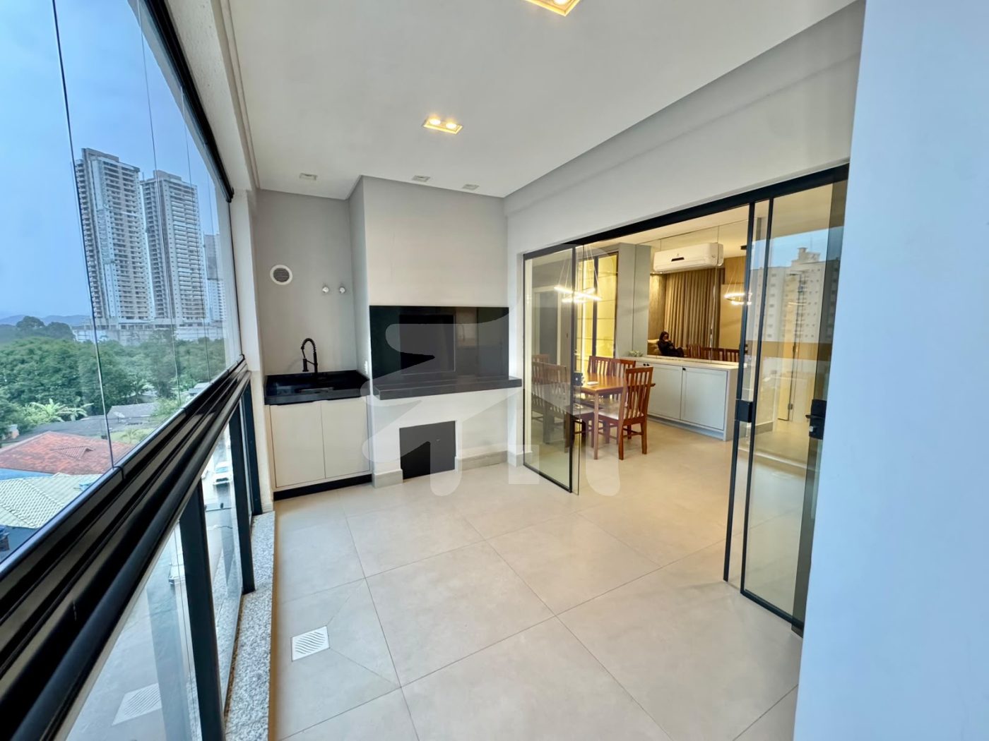 Apartamento 3 suítes para Venda no bairro Meia Praia em Itapema