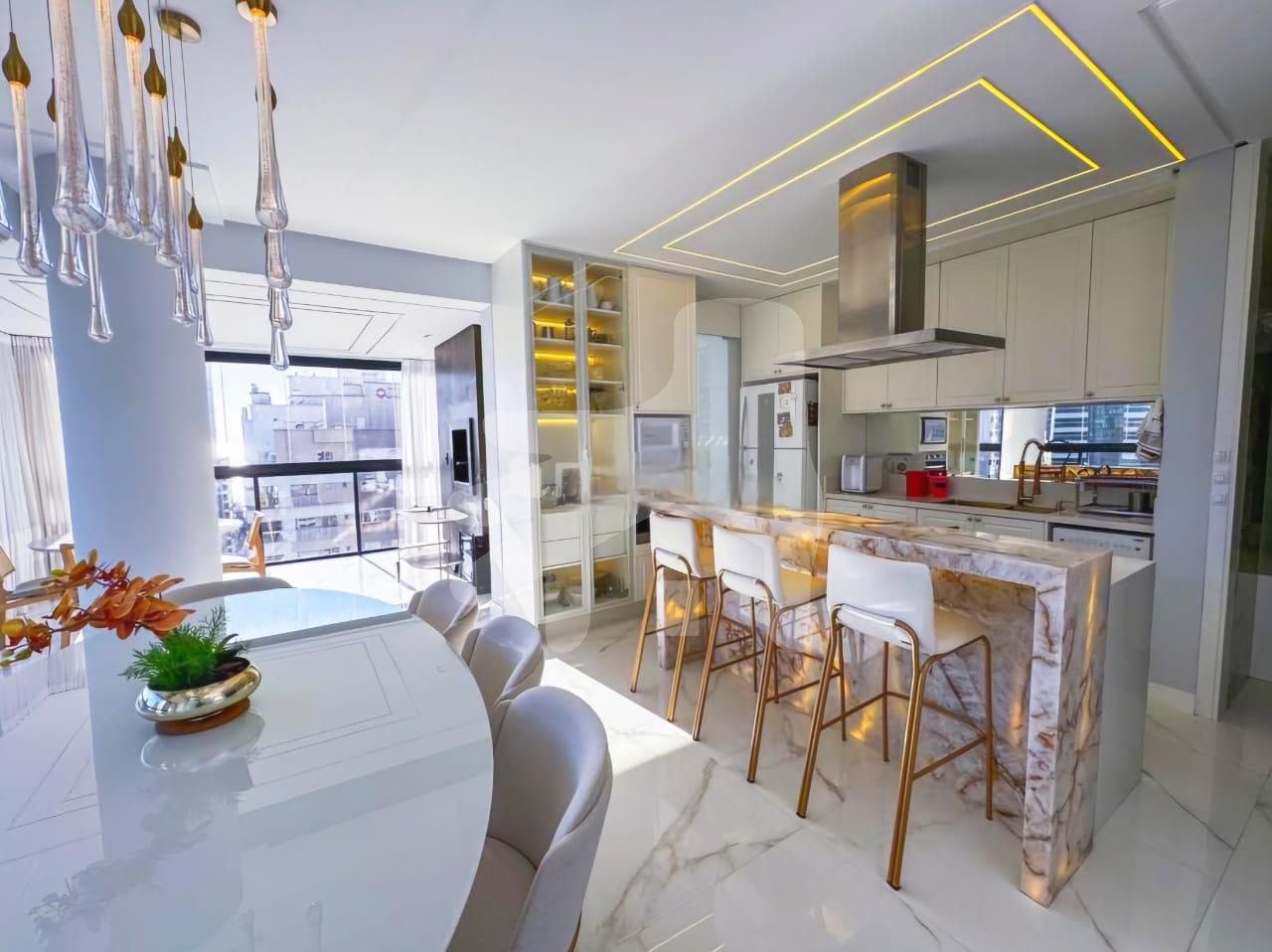 Apartamento 4 suítes para Venda no bairro Meia Praia em Itapema