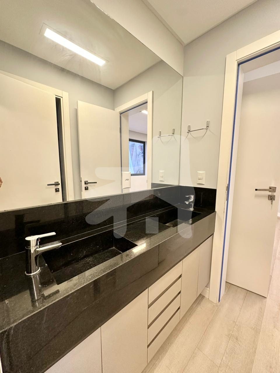 Apartamento 3 quartos para Venda no bairro Meia Praia em Itapema