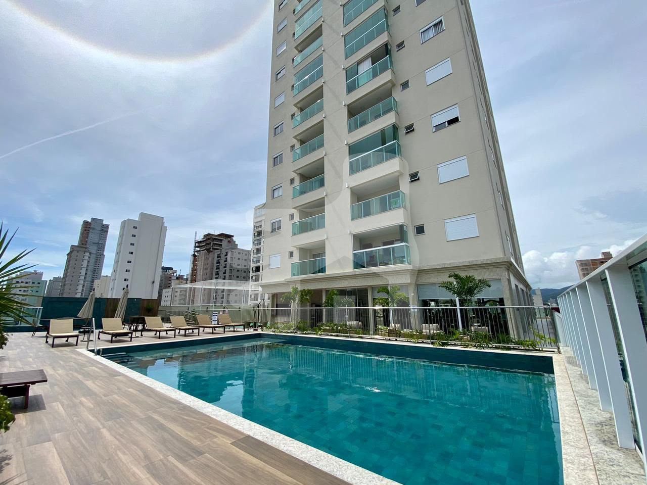 Apartamento para Venda no bairro Meia Praia em Itapema