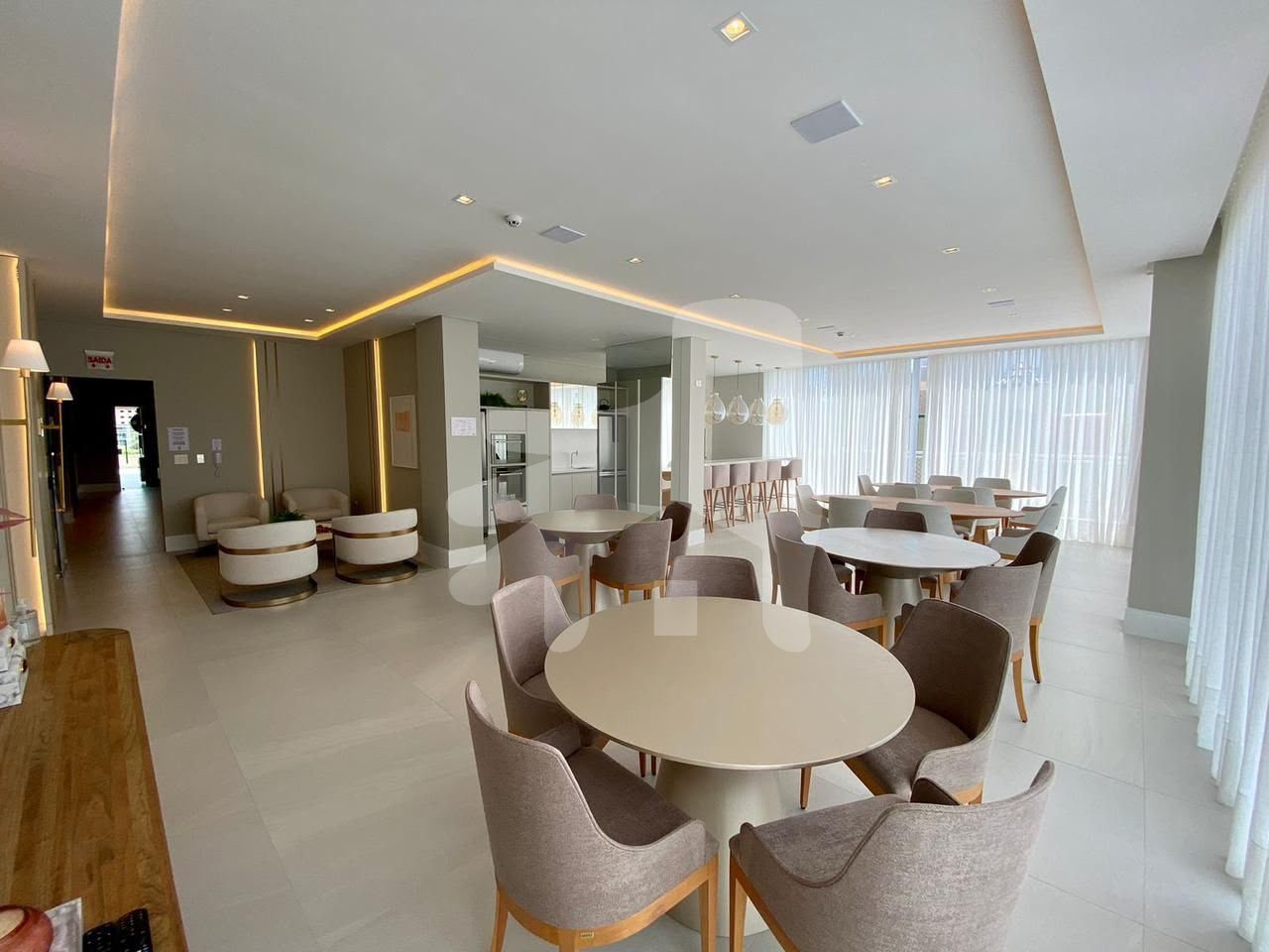 Apartamento para Venda no bairro Meia Praia em Itapema