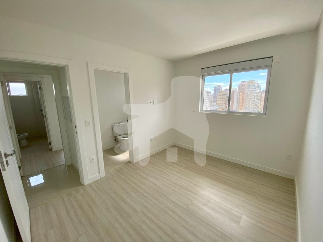 Apartamento para Venda no bairro Meia Praia em Itapema