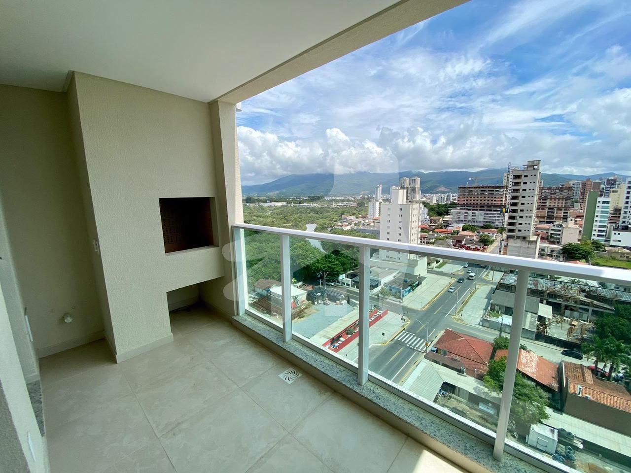 Apartamento para Venda no bairro Meia Praia em Itapema