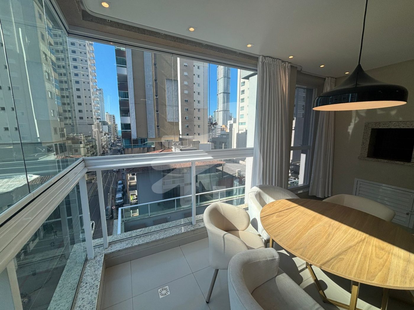 Apartamento 3 suítes para Venda no bairro Meia Praia em Itapema