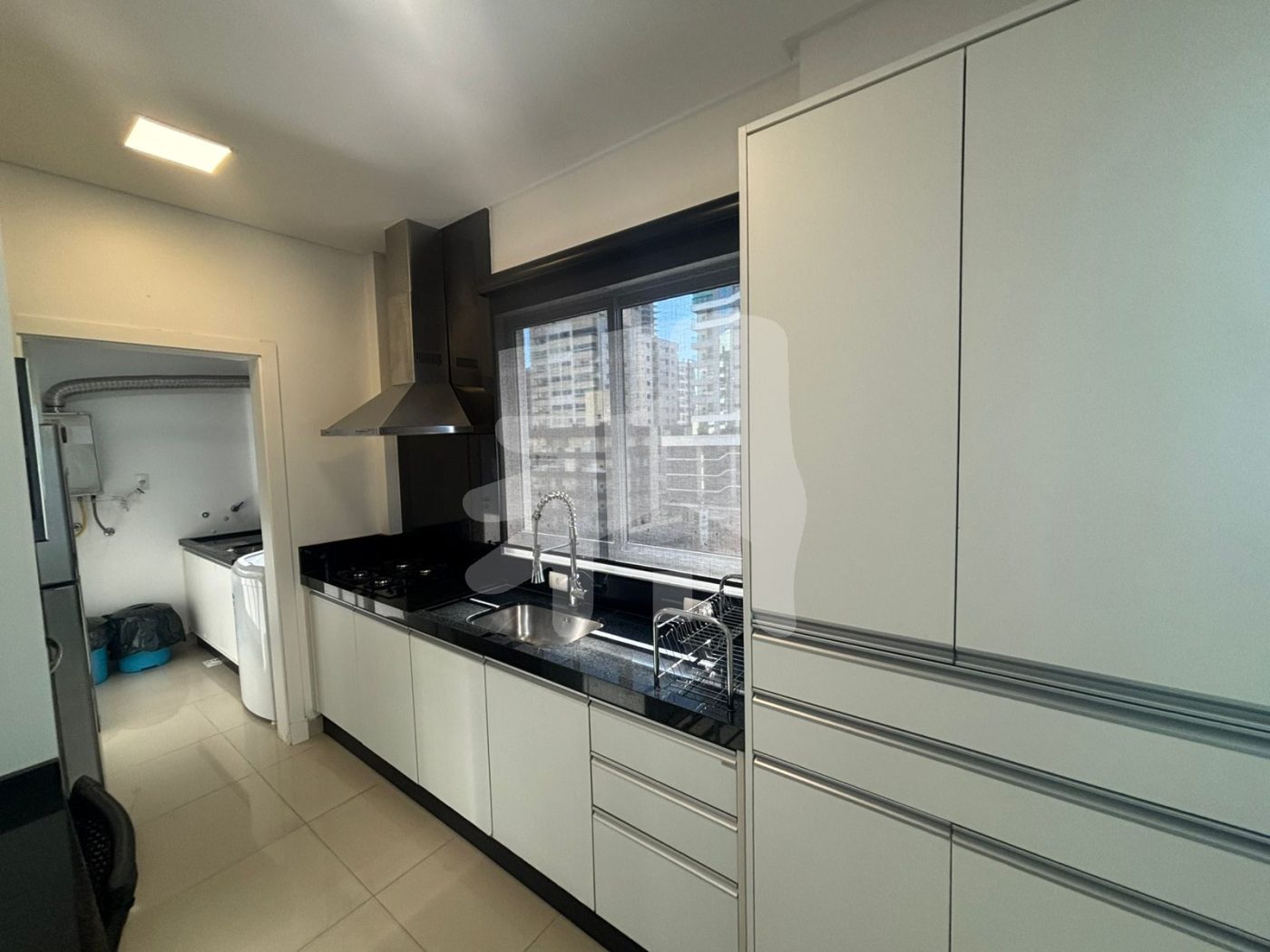 Apartamento 3 suítes para Venda no bairro Meia Praia em Itapema