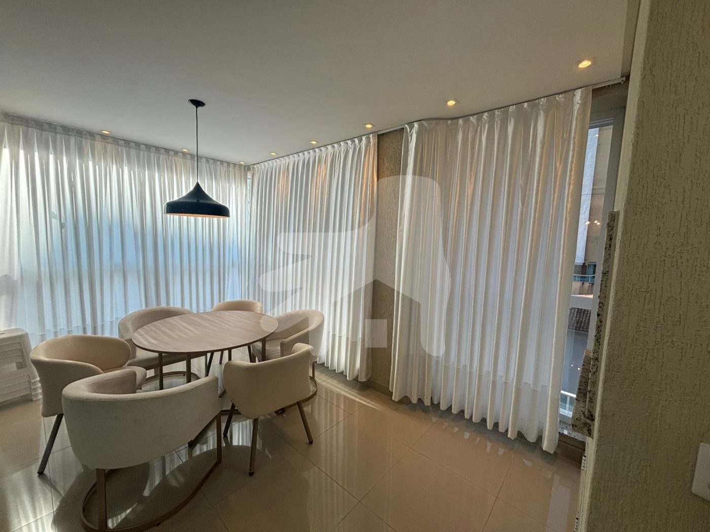Apartamento 3 suítes para Venda no bairro Meia Praia em Itapema