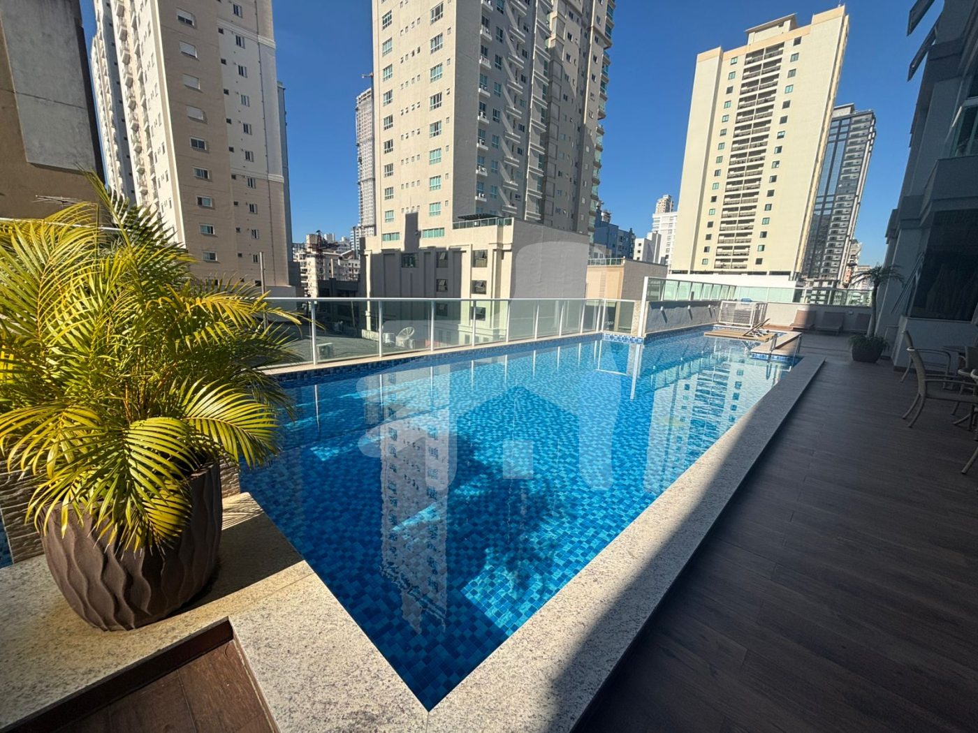 Apartamento 3 suítes para Venda no bairro Meia Praia em Itapema