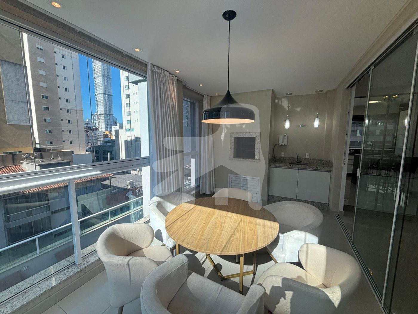Apartamento 3 suítes para Venda no bairro Meia Praia em Itapema