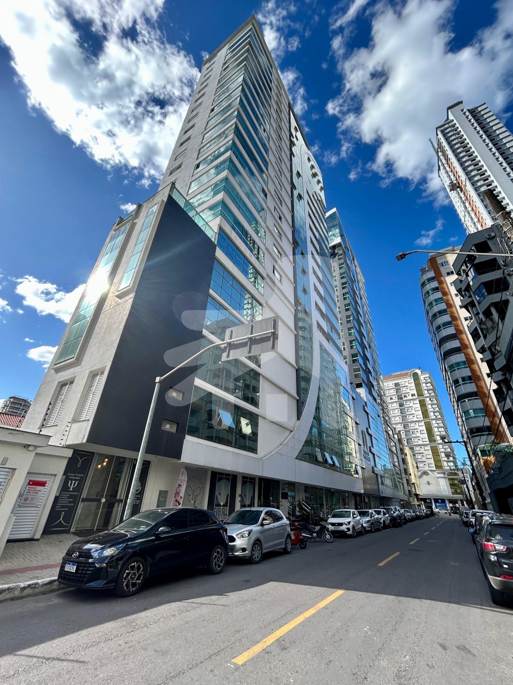 Apartamento 4 suítes para Venda no bairro Meia Praia em Itapema