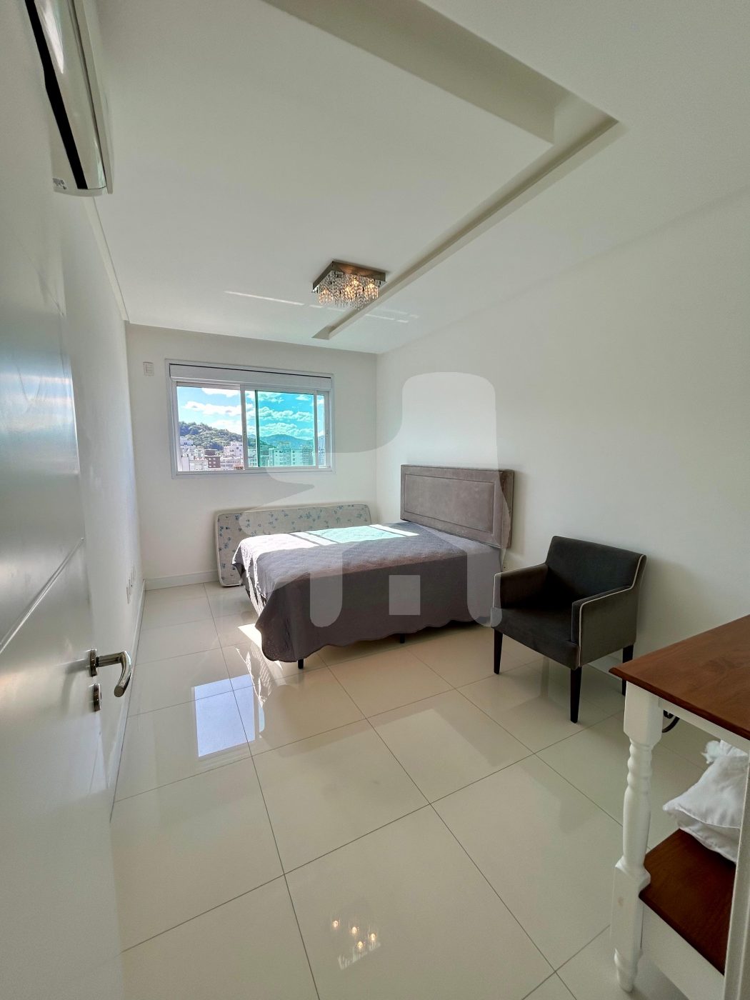 Apartamento 4 suítes para Venda no bairro Meia Praia em Itapema