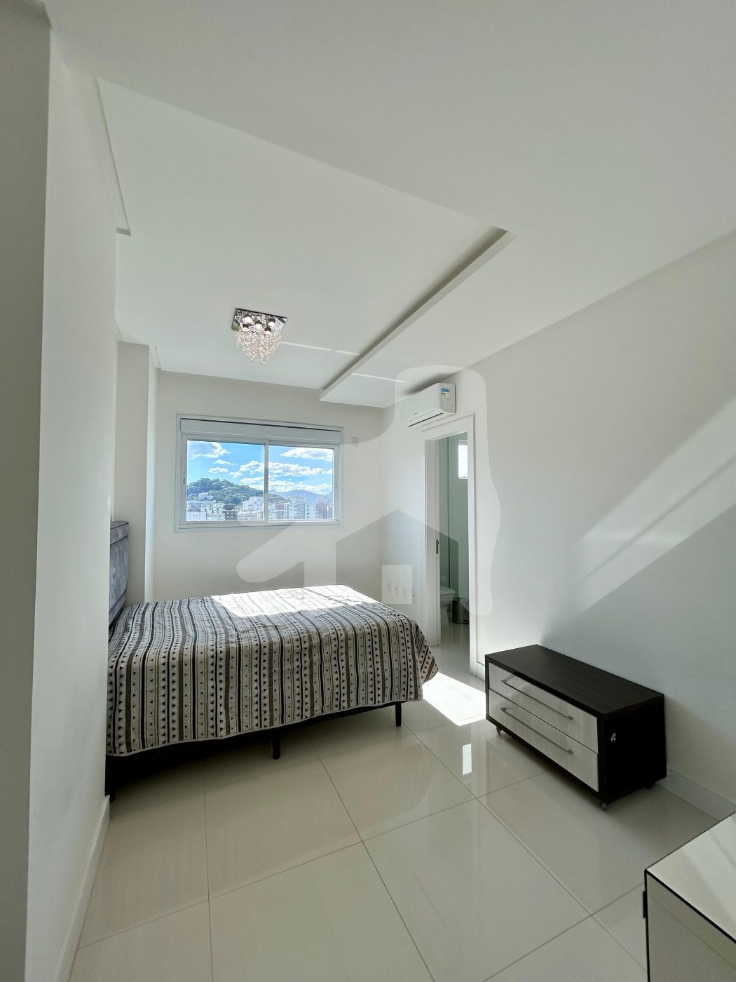 Apartamento 4 suítes para Venda no bairro Meia Praia em Itapema