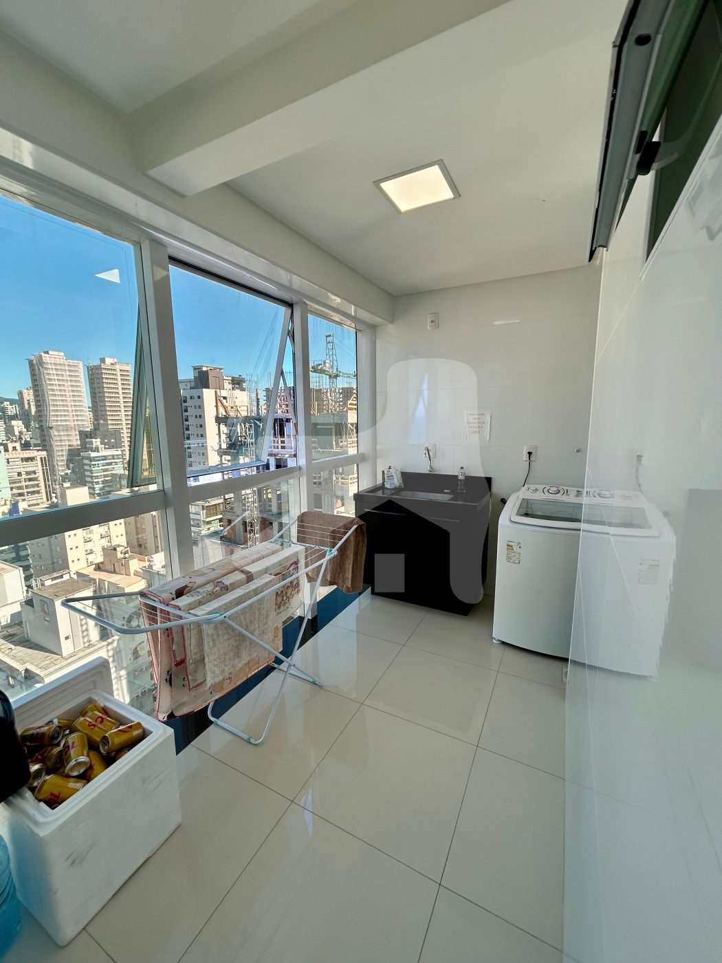 Apartamento 4 suítes para Venda no bairro Meia Praia em Itapema