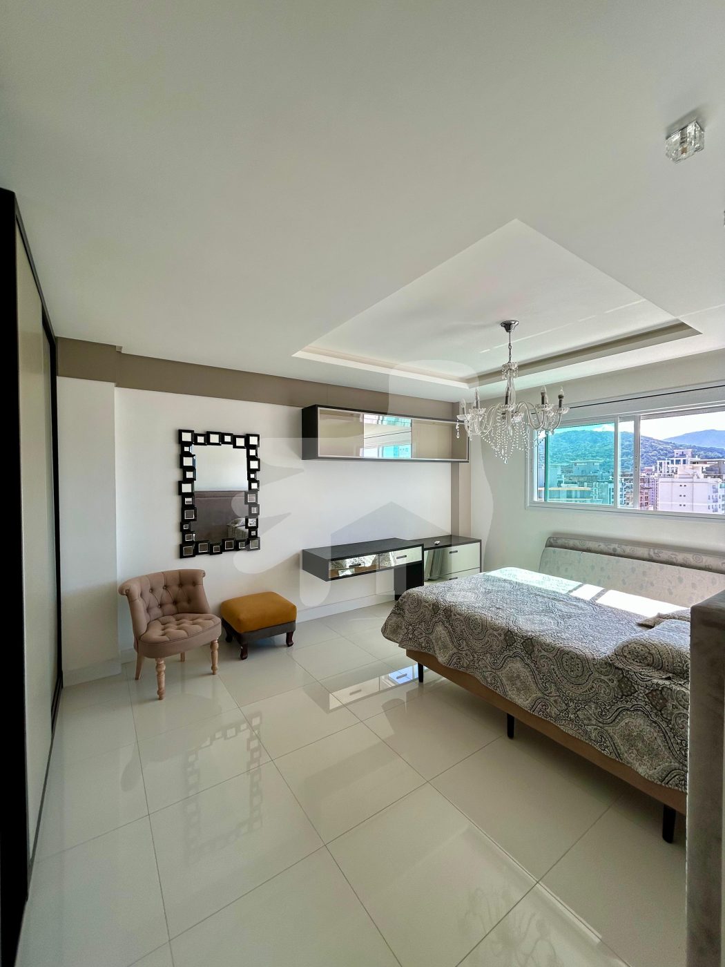 Apartamento 4 suítes para Venda no bairro Meia Praia em Itapema
