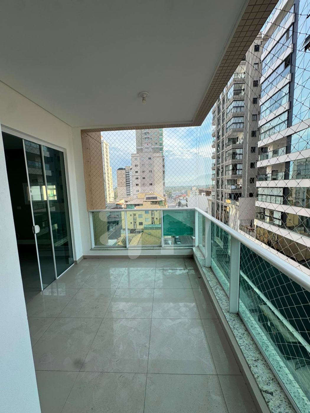 Apartamento 3 suítes para Venda no bairro Meia Praia em Itapema