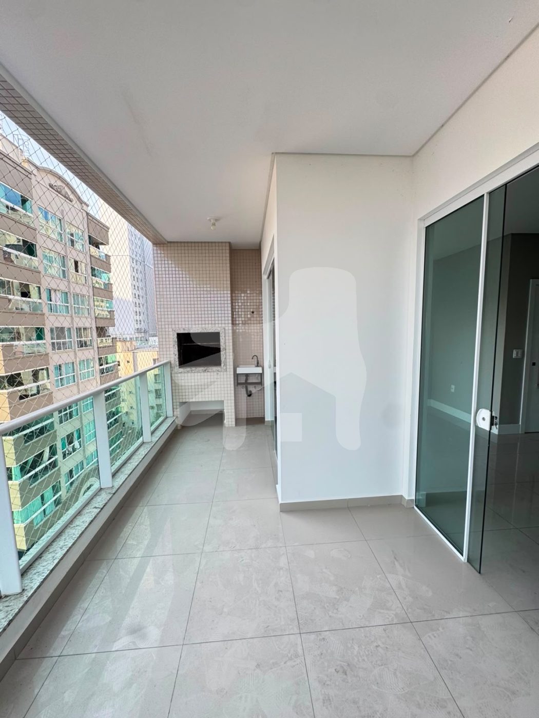 Apartamento 3 suítes para Venda no bairro Meia Praia em Itapema
