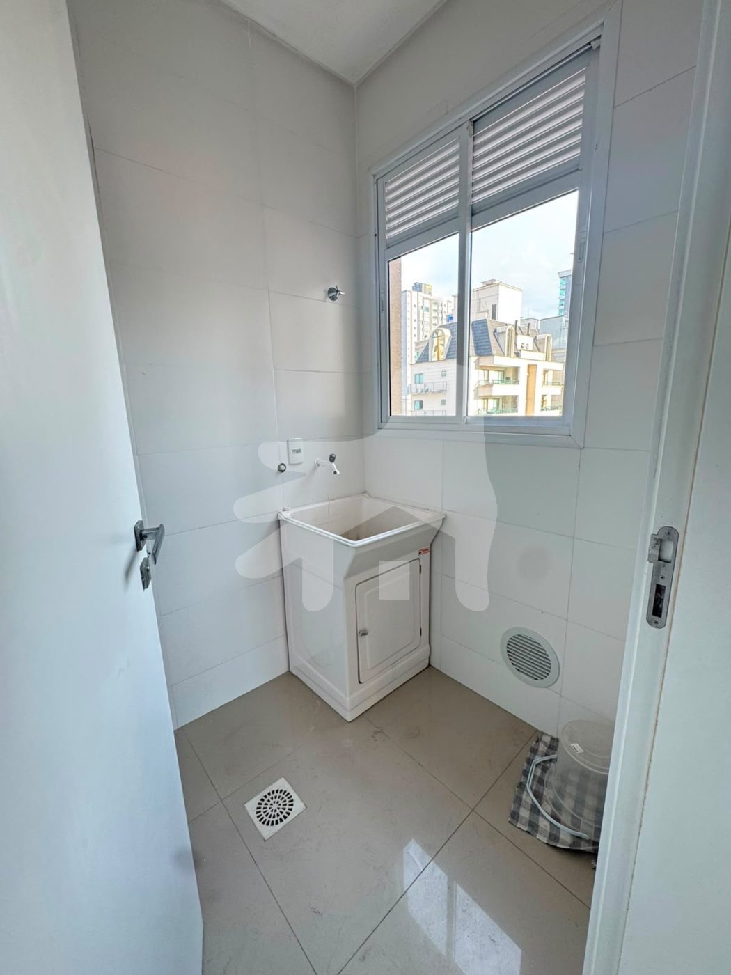 Apartamento 3 suítes para Venda no bairro Meia Praia em Itapema
