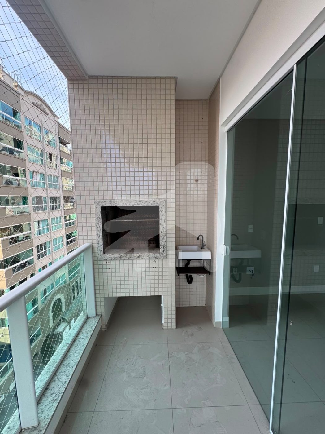 Apartamento 3 suítes para Venda no bairro Meia Praia em Itapema