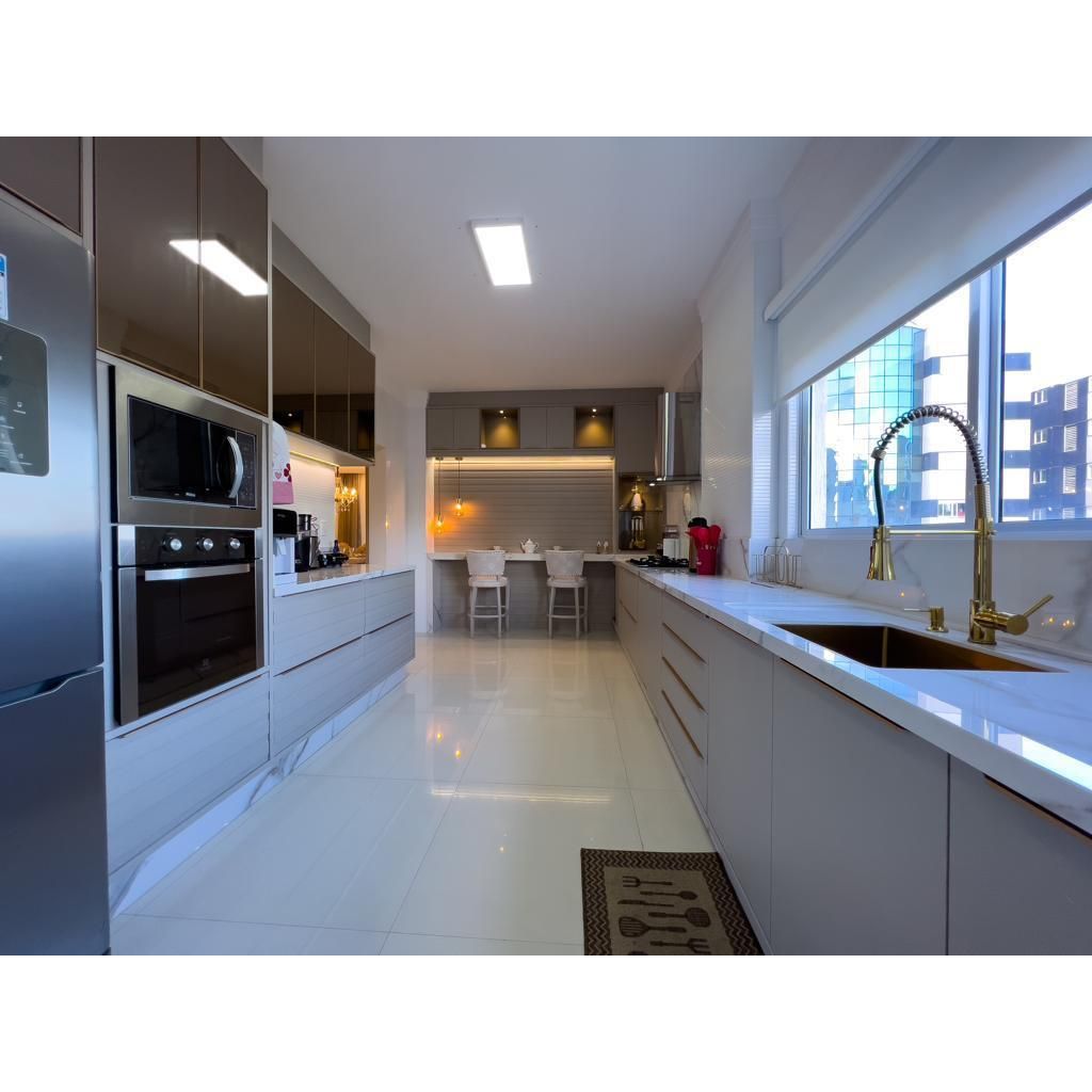 Lindo Apartamento Alto Padrão Frente a Avenida com Vista Mar Finamente Mobiliado